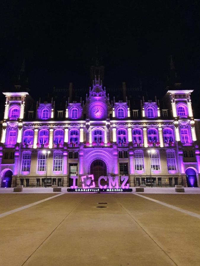 Studio De L'Hotel De Ville Шарлевиль-Мезьер Экстерьер фото